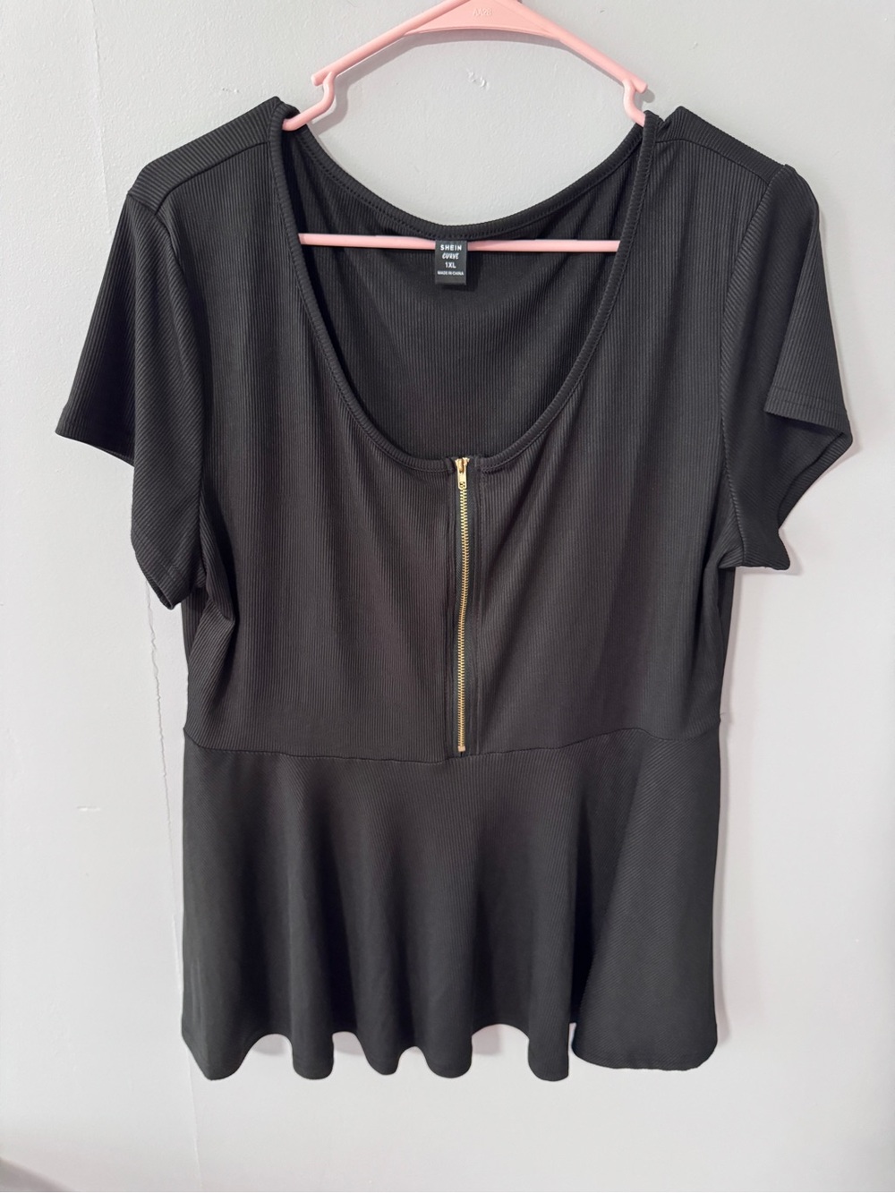 SHEIN Black Short Sleeve Peplum Top with Gold Zip